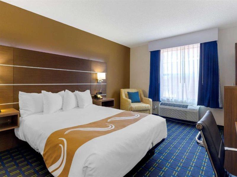 ซูเปอร์ 8 บาย วินด์แฮม ลี/เบิร์กเชอร์ส/เอาต์เล็ต แอเรีย Hotel ภายนอก รูปภาพ