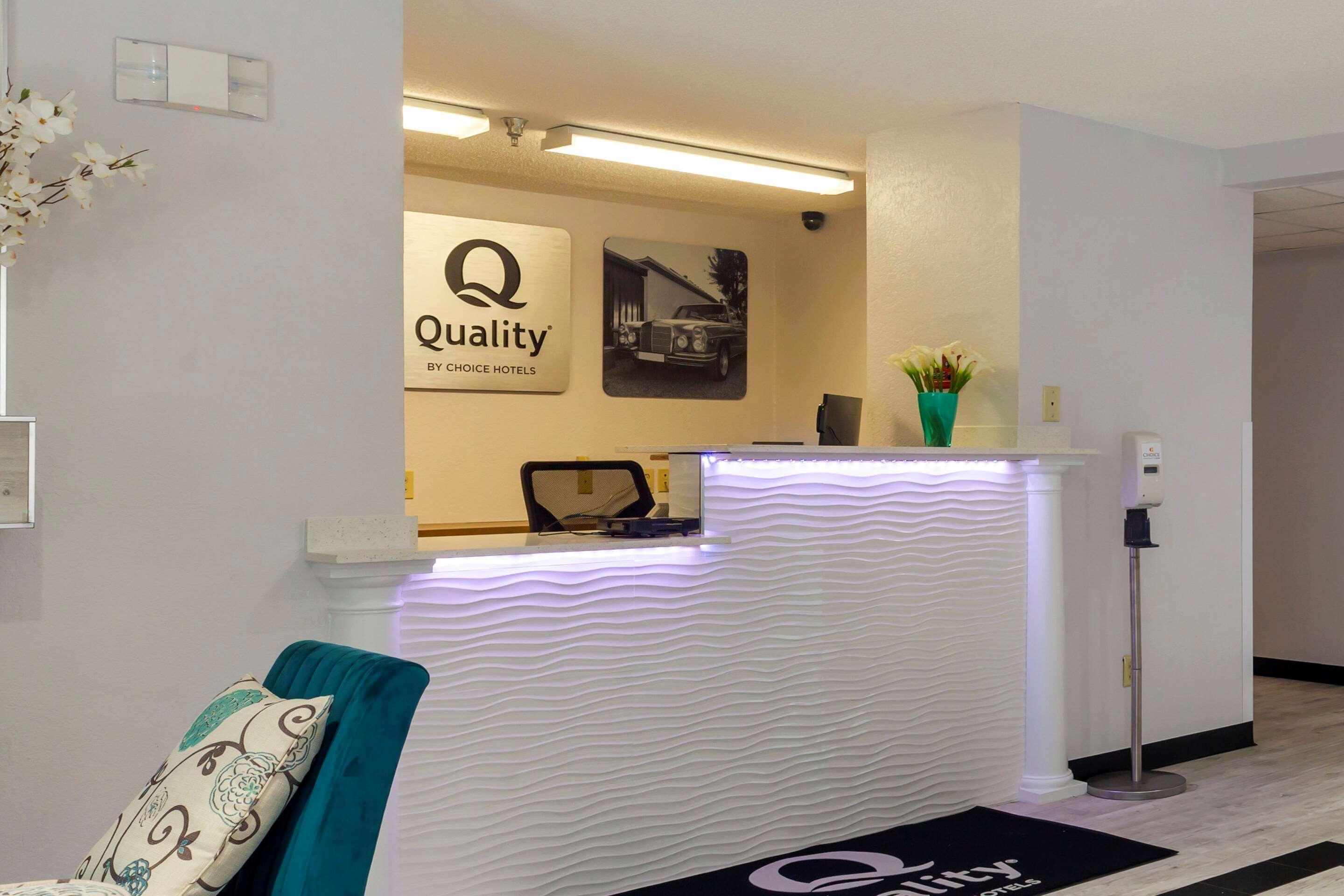 ซูเปอร์ 8 บาย วินด์แฮม ลี/เบิร์กเชอร์ส/เอาต์เล็ต แอเรีย Hotel ภายนอก รูปภาพ